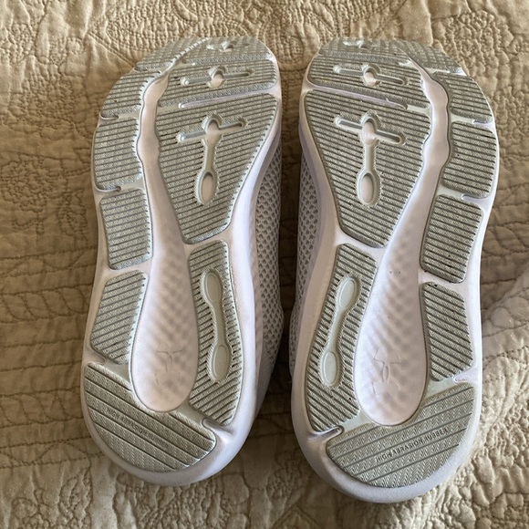 White sneakers - Picture 3 of 6